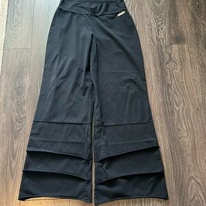 Women’s Matilda Jane flare pant. Large